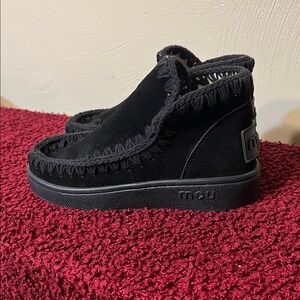 NWOT MOU Summer Eskimo Black Sneakers Monochrome Size 38